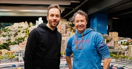 Philipp Westermeyer und Frederik Braun vor dem neuen Monaco-Abschnitt im Miniatur Wunderland