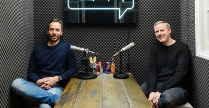 Spotify-Manager Michael Krause besuchte OMR-Gründer Philipp Westermeyer im Studio (v.r.)