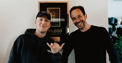 Marcel Eris aka Montana Black und OMR-Gründer Philipp Westermeyer trafen sich zur Aufnahme in Eris' Haus nahe Hamburg. Foto: OMR