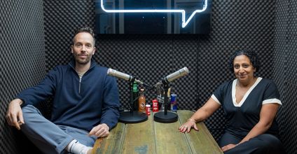 OMR-Gründer Philipp Westermeyer und Kununu-CEO Nina Zimmermann nach der Aufnahme des OMR Podcasts.