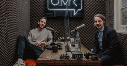 Richard David Precht zu Gast im OMR Podcast – hier bei einer Aufnahme im März 2021. Foto: OMR