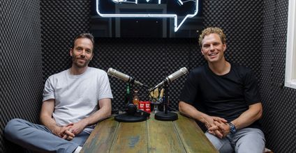 OMR-Gründer Philipp Westermeyer und Scalable-Capital-Gründer Erik Podzuweit im Studio.