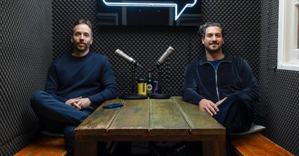 Ralph Hage (rechts, hier mit OMR-Gründer Philipp Westermeyer) stammt aus dem Libanon. Er spricht und versteht zwar Deutsch, das Interview wollte er aber lieber auf Englisch führen. Foto: OMR