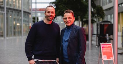 Philipp Westermeyer (links) traf Eon-CEO Leonhard Birnbaum in Essen in der Zentrale des Energie-Riesen. Foto: OMR