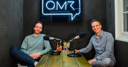 OMR-Gründer Philipp Westermeyer und Amazon-Deutschland-Chef Rocco Bräuniger beim Treffen im Hamburger OMR-Office. Foto: Rikkert Aussems