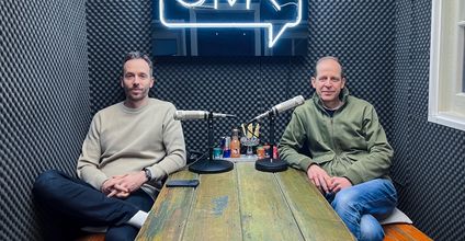 OMR-Gründer Philipp Westermeyer und Autor Stephan Schäfer in der OMR-Kabine