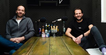 OMR-Gründer Philipp Westermeyer (links) und Hometogo-Gründer Patrick Andrä trafen sich Ende November in Hamburg zur Aufnahme. Foto: OMR