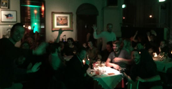 So feierten wir gestern im Off-Club - unsere Sicht war am Schluß ähnlich verwaschen...