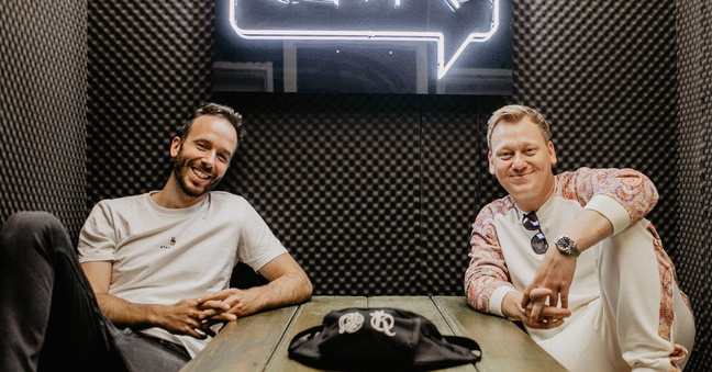 Knossi im OMR Office