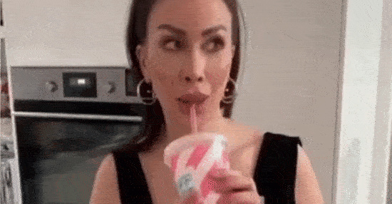 Koch-Influencerin Seyda Taygur wirbt für Offset Nutrition