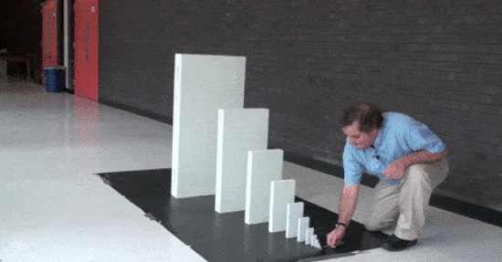 domino_chain_reaction