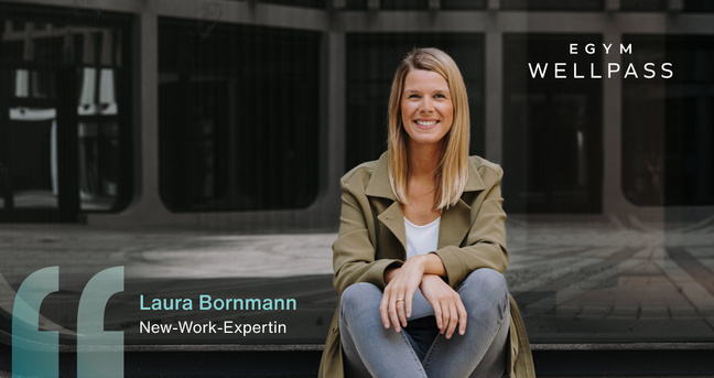 Portraitfoto von Laura Bornmann, New-Work-Expertin, lächelnd im Freien sitzend. Rechts im Bild das Logo von EGYM Wellpass.