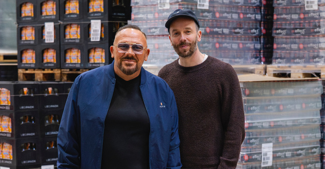 Die erste Aufnahme des OMR Podcasts mit Andreas W. Herb (l.) fand in Hamburg statt – nun folgte der Gegenbesuch von OMR-Gründer Philipp Westermeyer (r.) in Paderborn. Foto: OMR