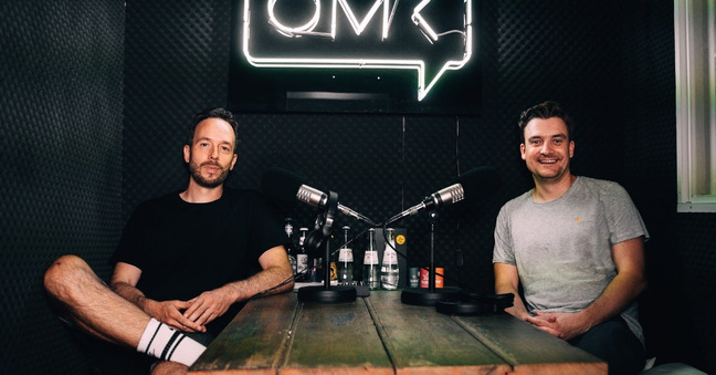 OMR-Gründer Philipp Westermeyer und Enpal-Gründer Mario Kohle trafen sich zur Aufnahme in Hamburg. Foto: OMR