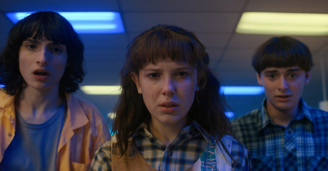 Ein Blick in die aktuelle vierte Staffel: Finn Wolfhard spielt wieder Mike Wheeler, Millie Bobby Brown ist erneut als Eleven dabei und Noah Schnapp als Will Byers (von links). Foto: Netflix