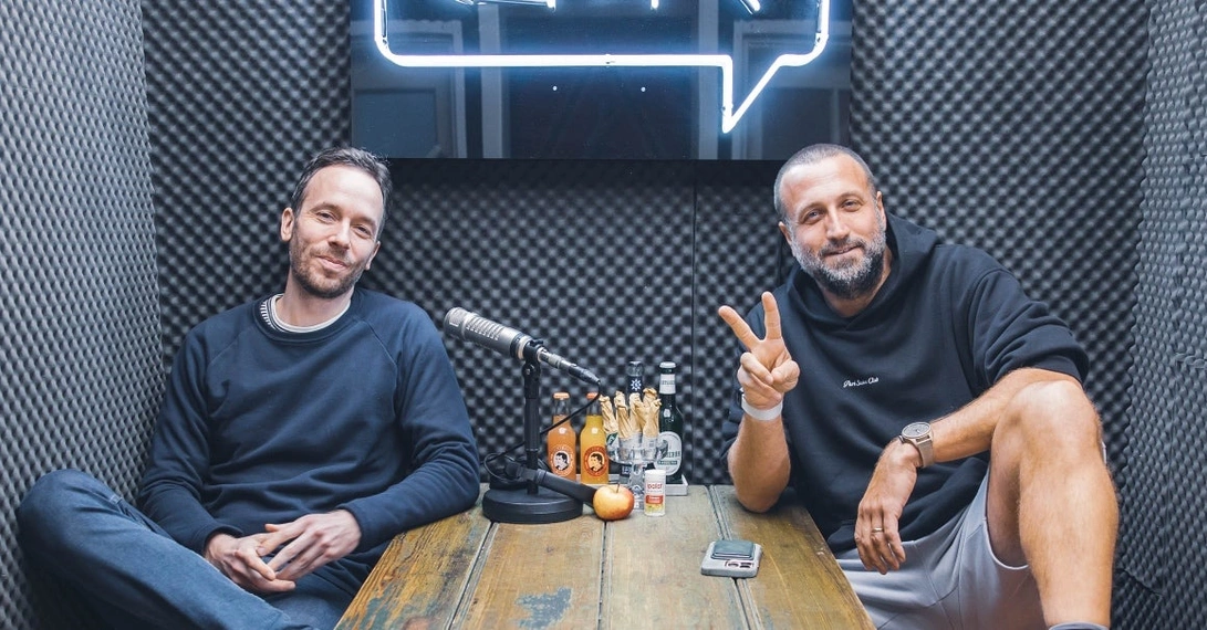 OMR-Gründer Philipp Westermeyer und Infuencer Paul Ripke nach der Podcast-Aufnahme bei OMR. Foto: OMR