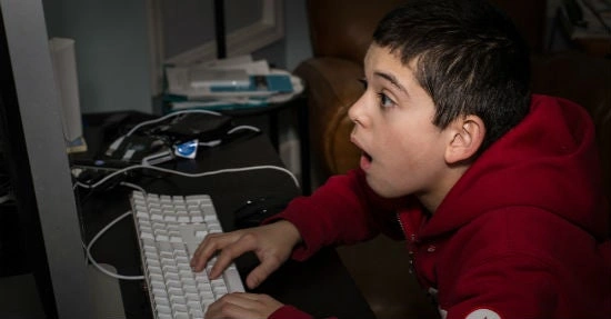 „Das... das... ist aber ein wirklich hässlicher Banner!“ (Foto: ransomtech / Flickr / CC BY-NC-SA 2.0 