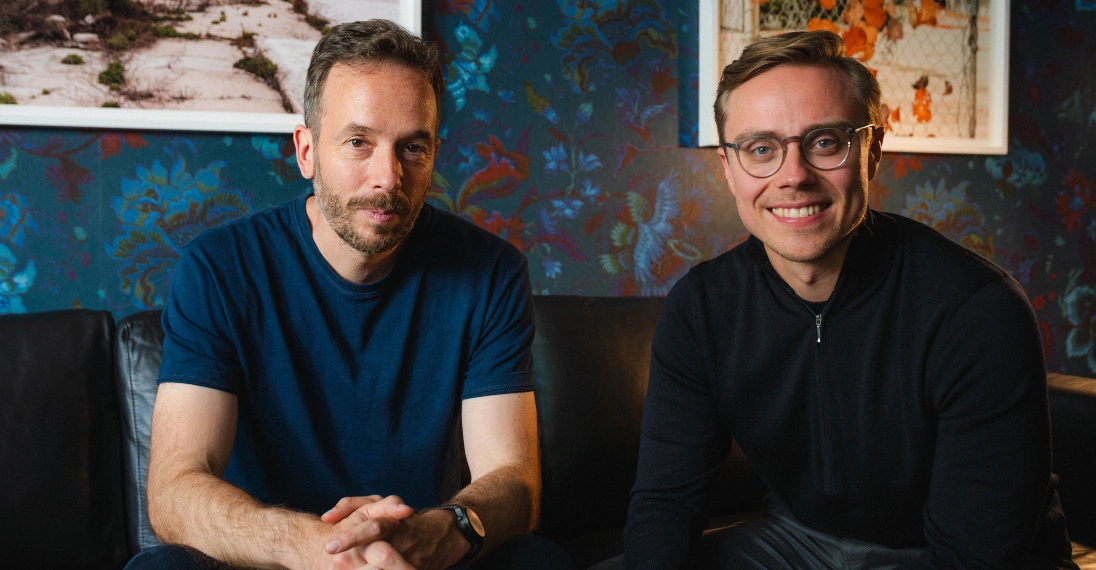 Parloa-Gründer Malte Kosub (r.) traf sich mit OMR-Gründer-Philipp Westermeyer in New York zur Aufnahme. 