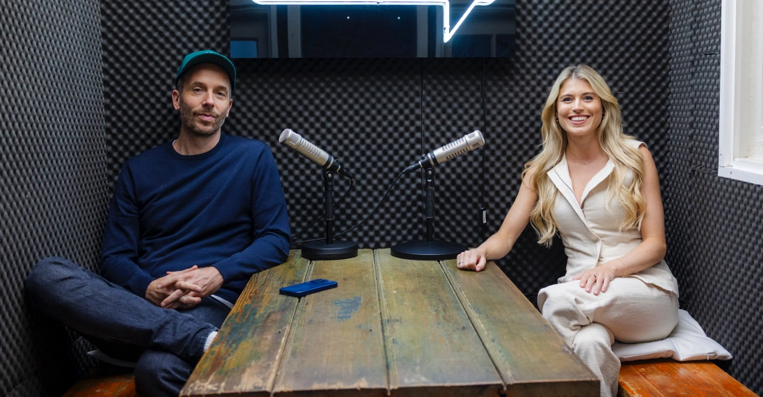 Céline Flores Willers besuchte Philipp Westermeyer in Hamburg – und gab ihm nebenbei noch ein paar Tipps für seinen Linkedin-Account.