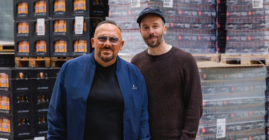 Die erste Aufnahme des OMR Podcasts mit Andreas W. Herb (l.) fand in Hamburg statt – nun folgte der Gegenbesuch von OMR-Gründer Philipp Westermeyer (r.) in Paderborn. Foto: OMR