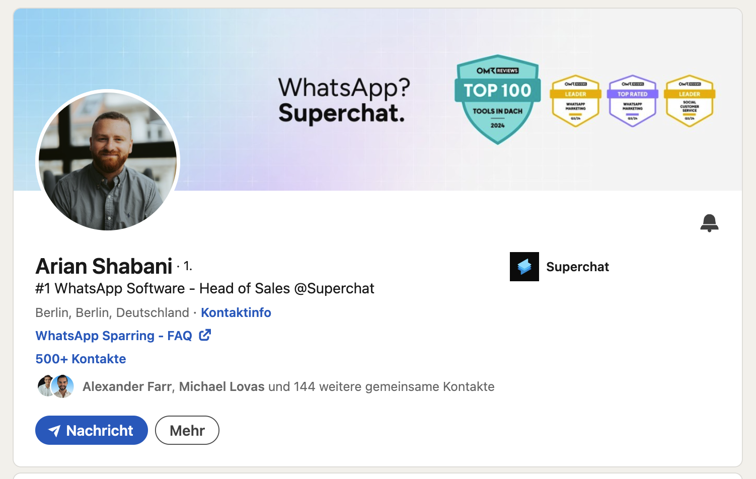 Vier Badges von OMR Reviews für das Tool Superchat: Leader, Top-Rated und Top 100