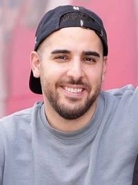 aweimer_hamza_kikis_kitchen_300x400.jpg