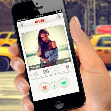 Die Entscheidung über ein Date fällt alleine auf Basis des Nutzerbildes (Bild: Screenshot der Facebook-Seite von Tinder)