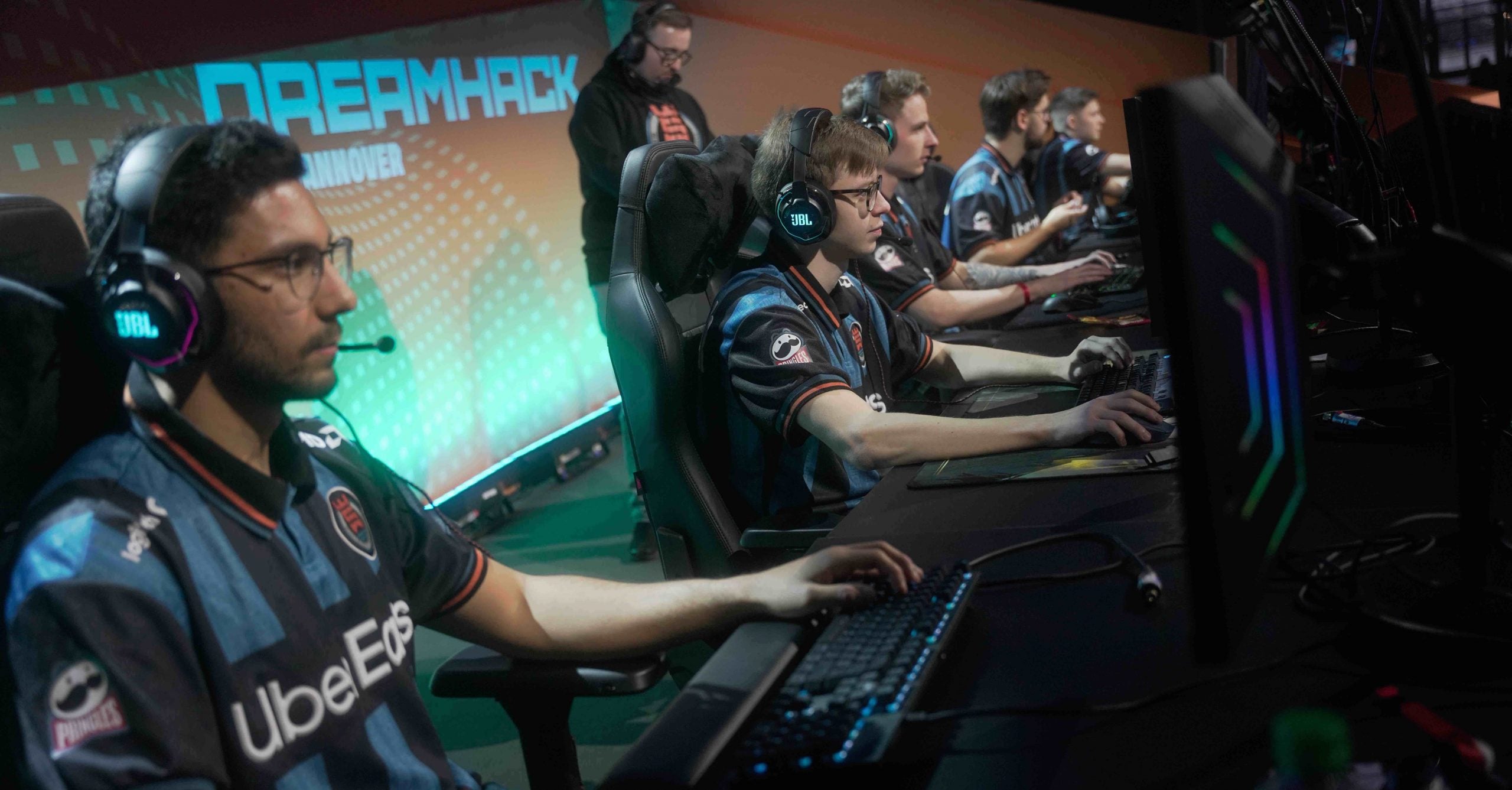 Das Esports-Team von Eintracht Spandau spielt ein "League of Legends"-Showmatch bei der Dreamhack.