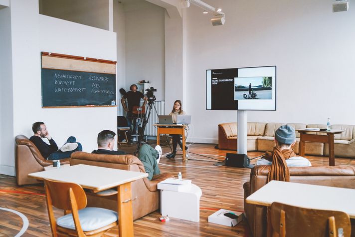 Im Corona-konformen OMR Klassenzimmer wurde über Ideen für eine Welt nach der Pandemie diskutiert