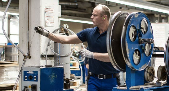 Harry's hat eine Fabrik in Thüringen aufgekauft und lässt dort eigene Rasierklingen herstellen